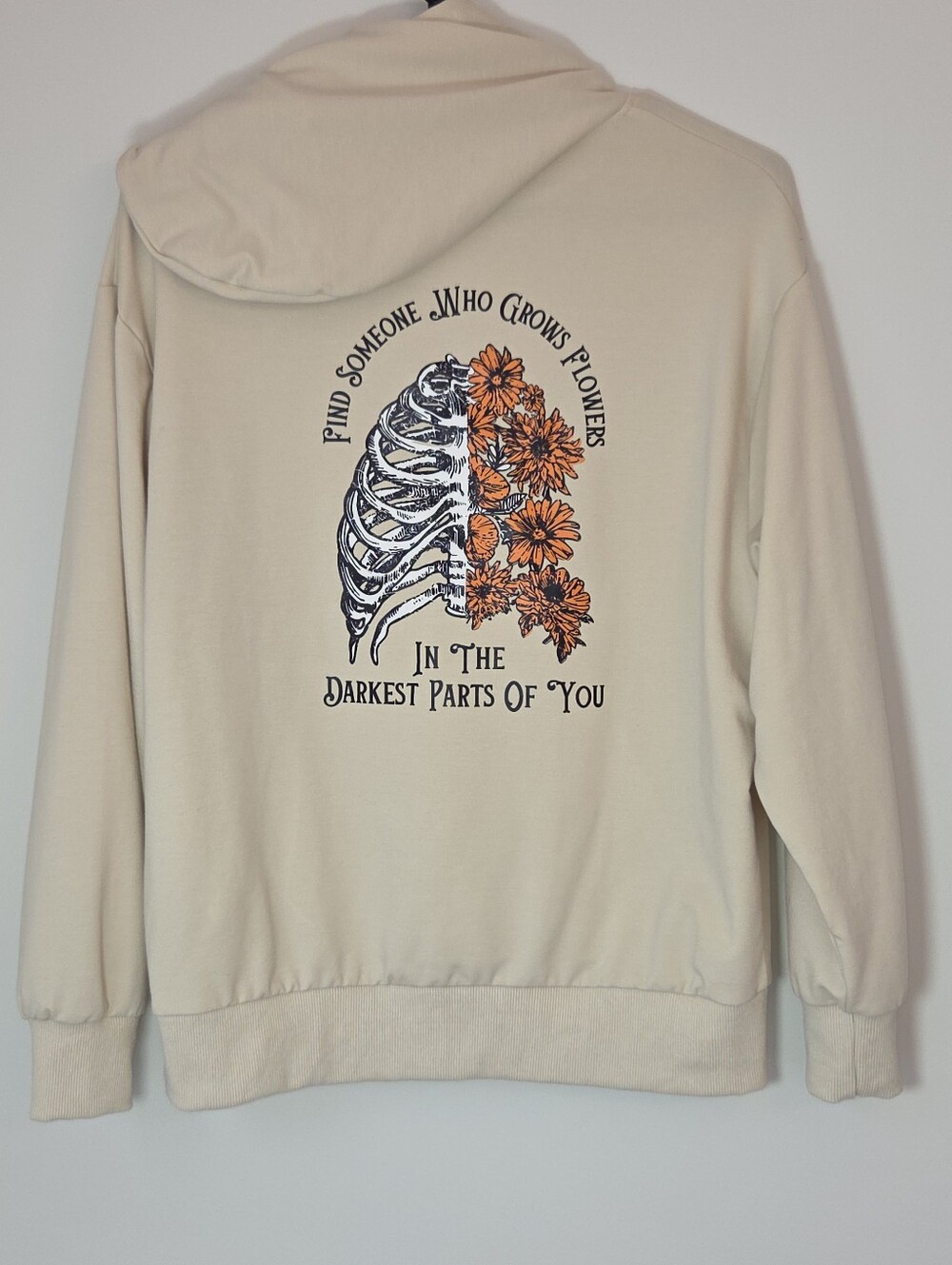 Zach Bryan Womens Small Cream Find Someone Who Grows Flowers Hoodie